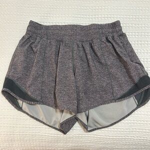 Size 6, Grey, Lululemon Hotty Hot Low-Rise Lined Short 2.5"